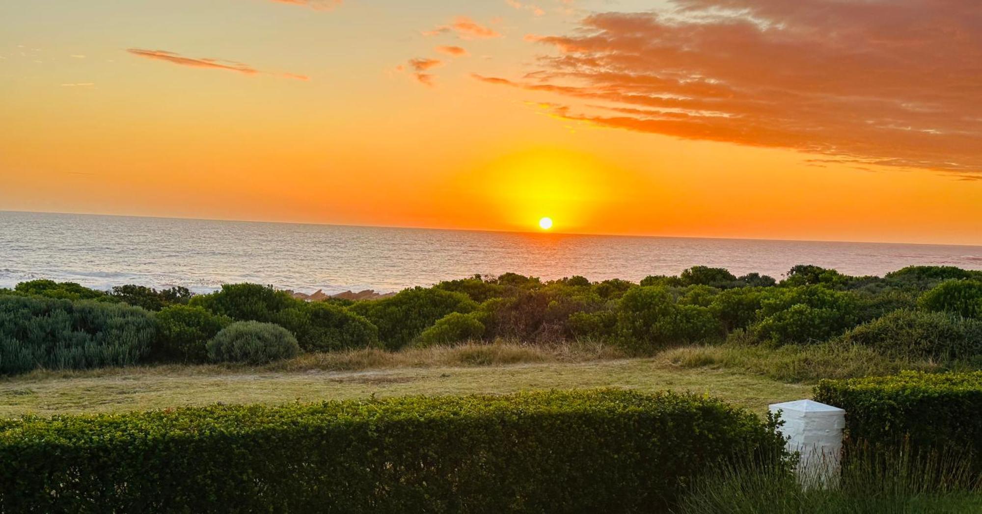 Seapearl Oceanfront Villa And Cottage Hermanus Exterior foto